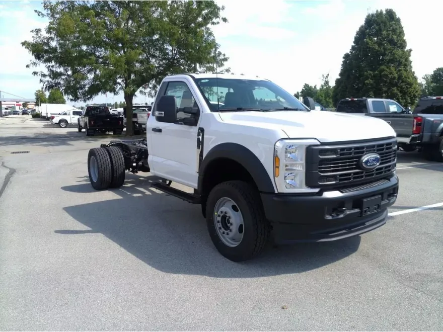2025 Ford F-600 photo 1