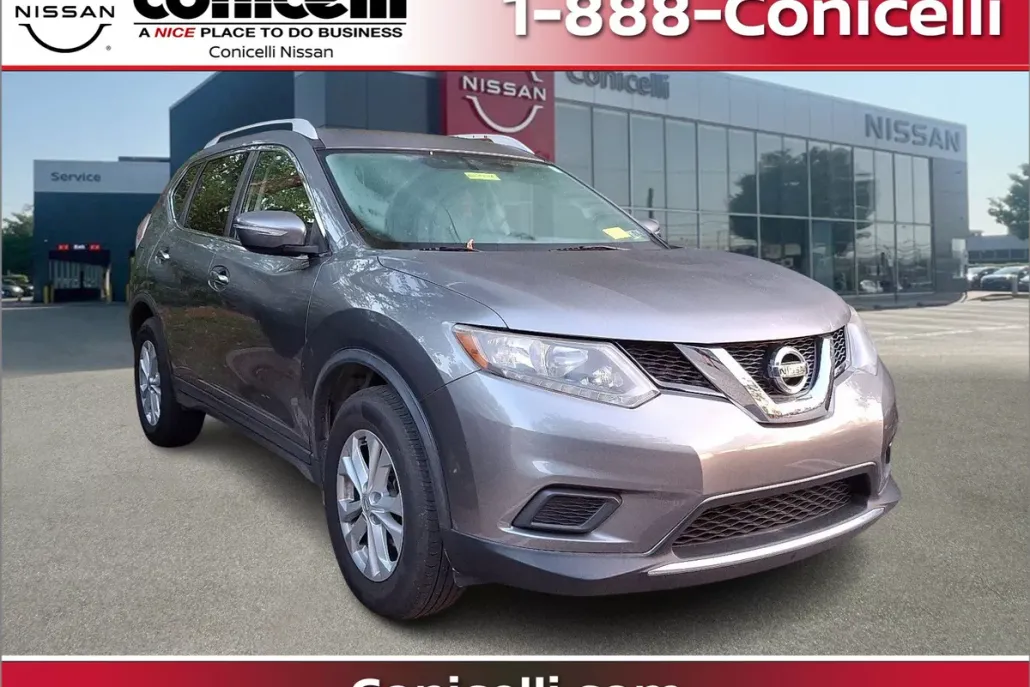 2015 Nissan Rogue SV photo 1