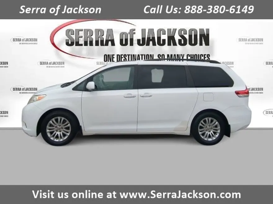 2013 Toyota Sienna XLE photo 1