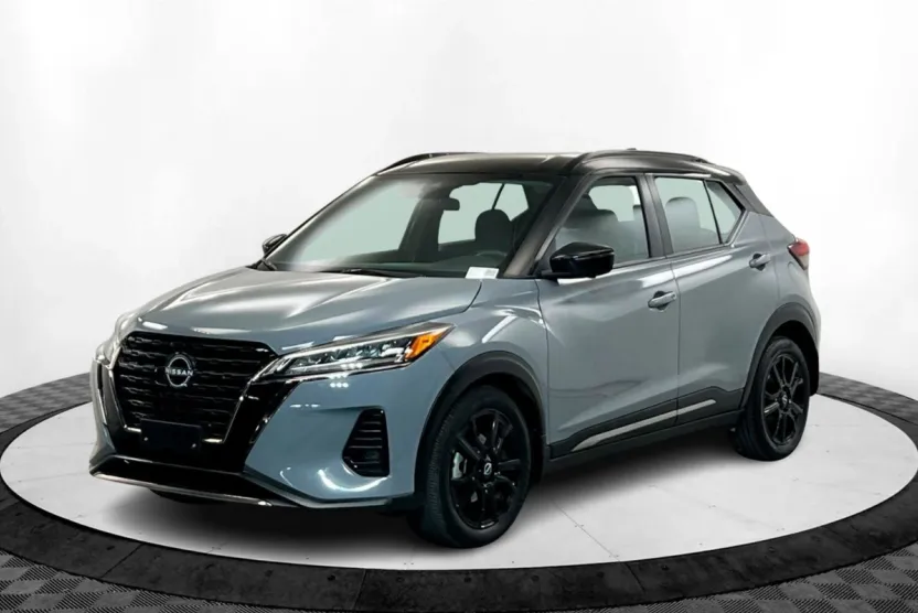 2023 Nissan Kicks SR photo 1