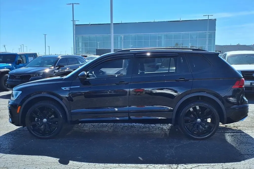 2021 Volkswagen Tiguan SE R-Line Black photo 1