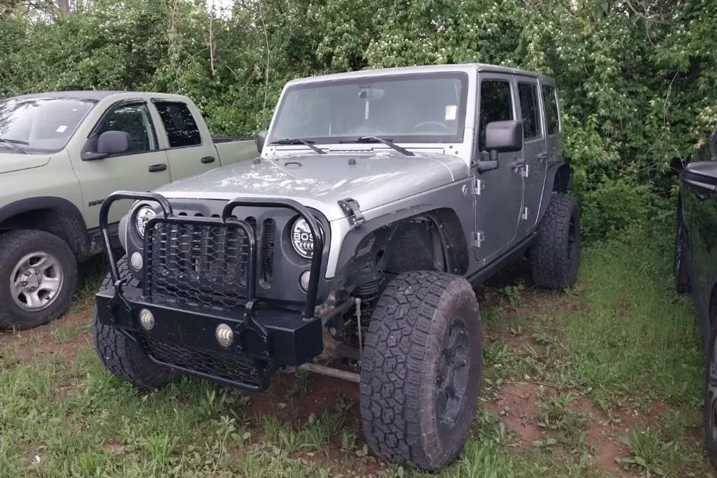 2015 Jeep Wrangler Unlimited Sahara photo 1