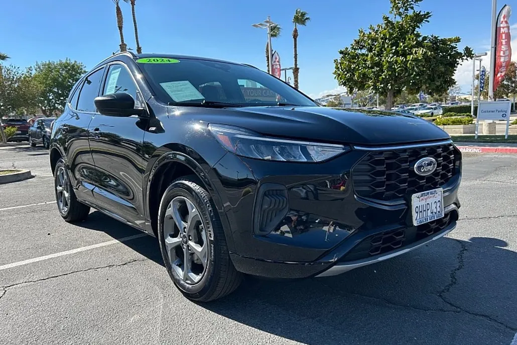 2024 Ford Escape ST-Line photo 1