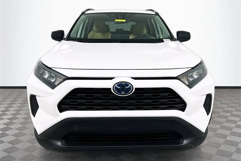 2021 Toyota RAV4 Hybrid LE photo 1
