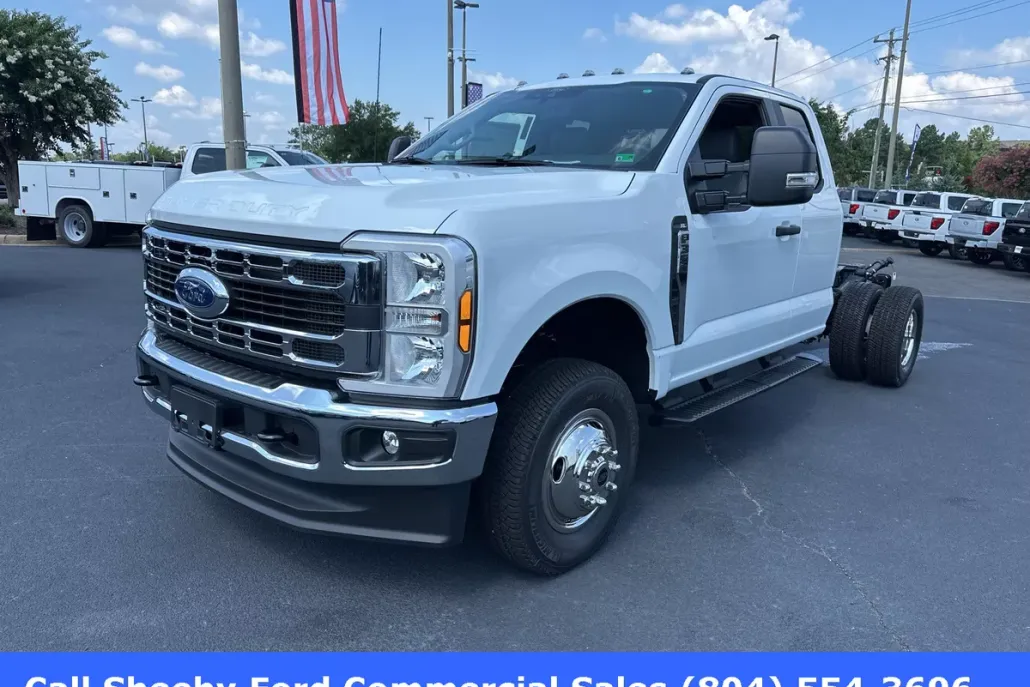 2025 Ford F-350 photo 1