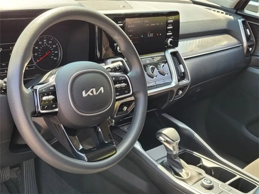 2023 Kia Sorento LX photo 1