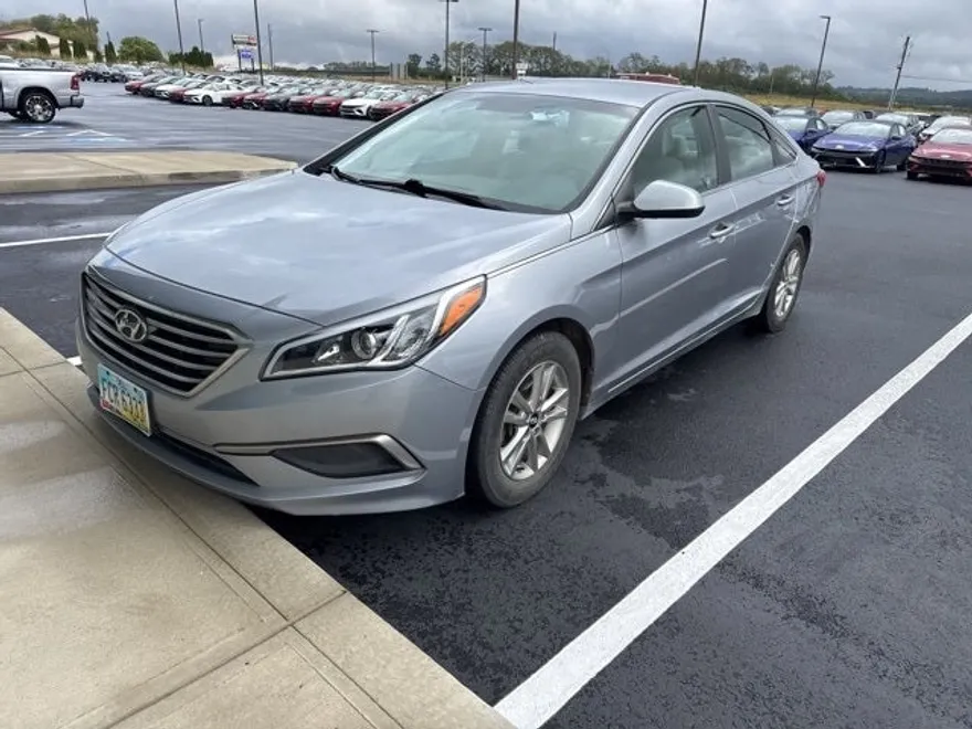 2017 Hyundai Sonata SE photo 1