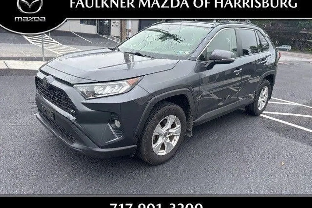 2019 Toyota RAV4 XLE photo 1