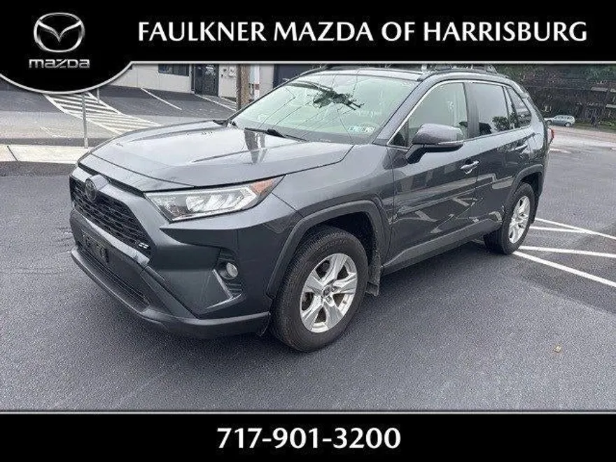 2019 Toyota RAV4 XLE photo 1