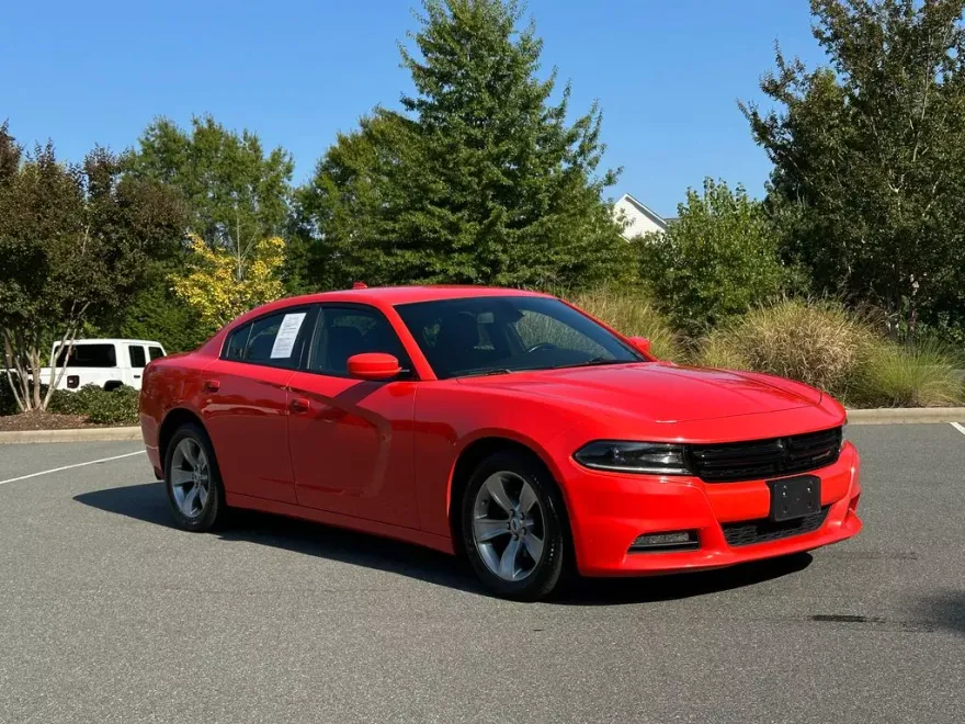 2018 Dodge Charger SXT Plus photo 1