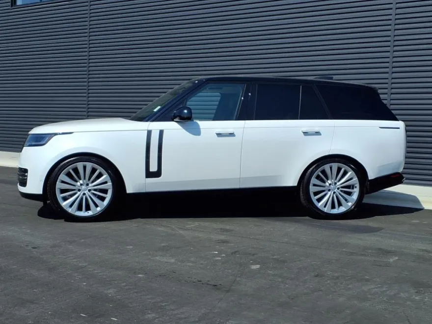 2024 Land Rover Range Rover SE photo 1