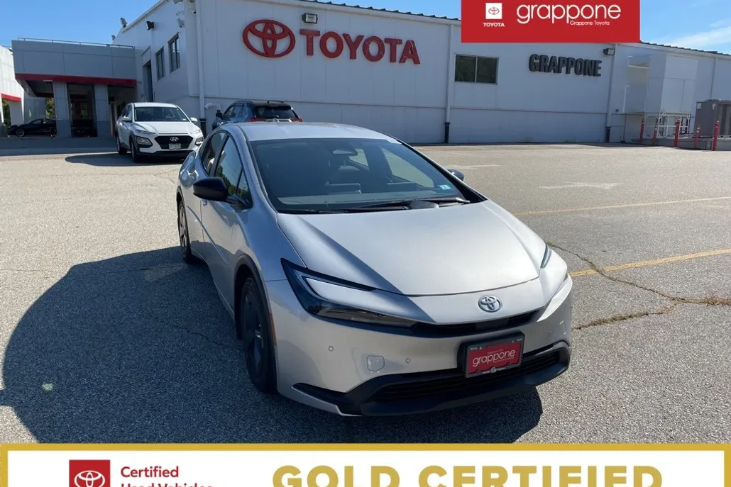 2025 Toyota Prius LE photo 1