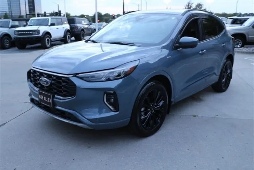 2023 Ford Escape ST-Line Elite photo 1