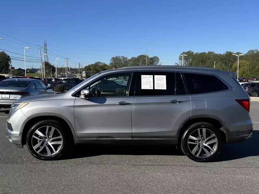 2017 Honda Pilot Touring photo 1
