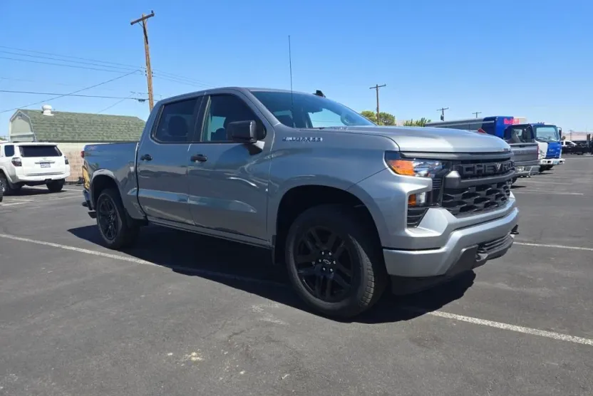 2026 Chevrolet Silverado 1500 Custom photo 1