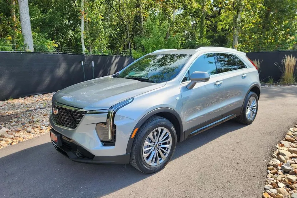 2025 Cadillac XT4 Premium Luxury photo 1