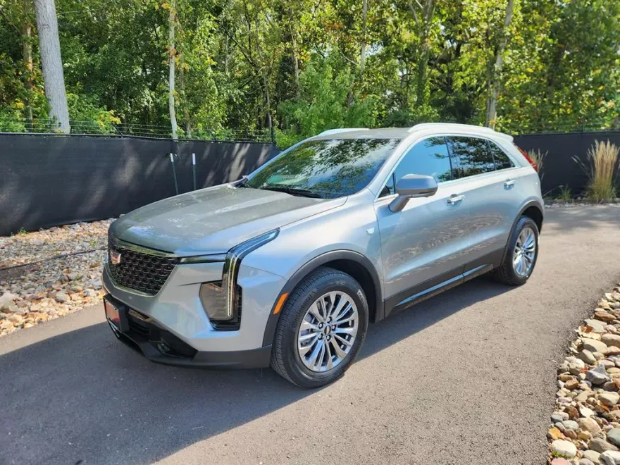 2025 Cadillac XT4 Premium Luxury photo 1