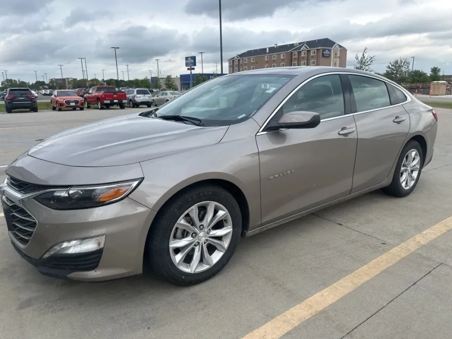 2023 Chevrolet Malibu 1LT photo 1