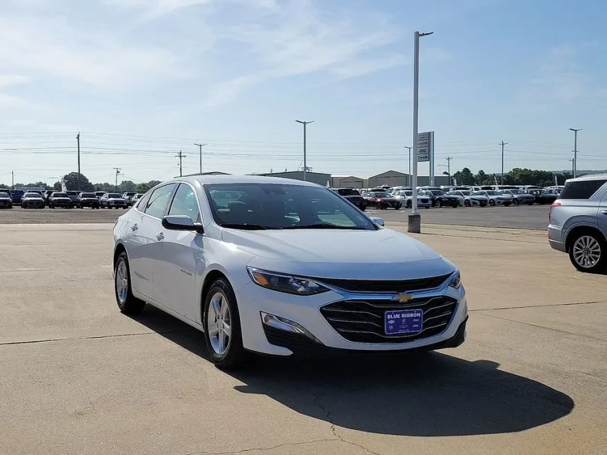 2024 Chevrolet Malibu 1LT photo 1
