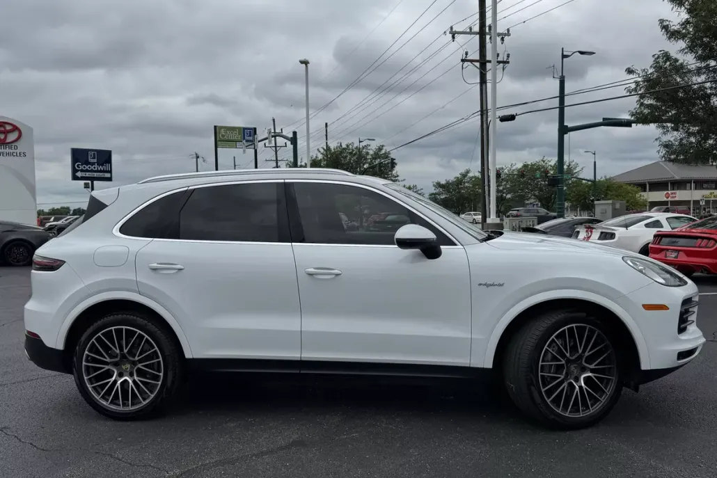 2019 Porsche Cayenne S E-Hybrid photo 1