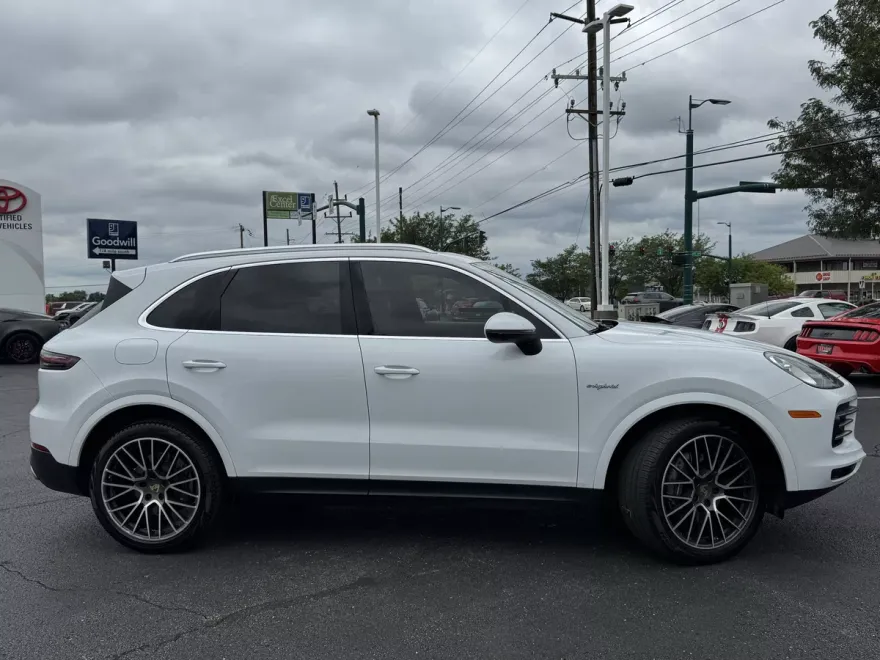 2019 Porsche Cayenne S E-Hybrid photo 1