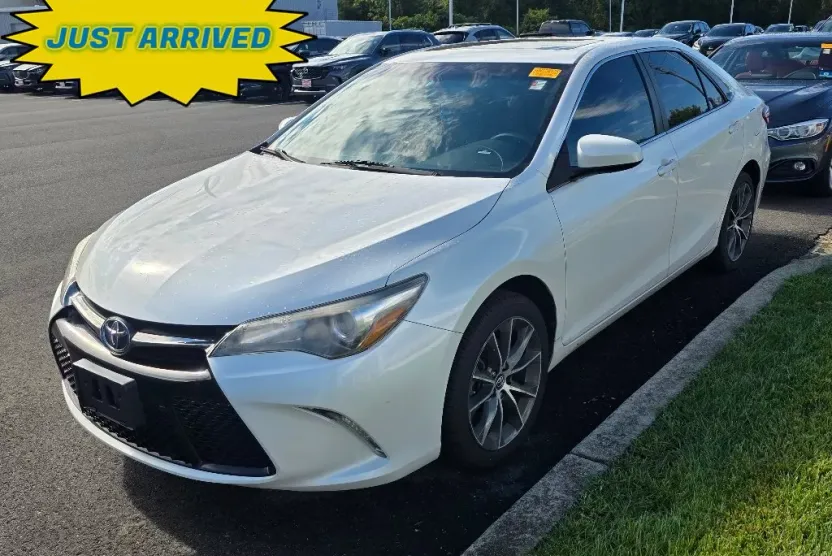 2017 Toyota Camry XSE photo 1