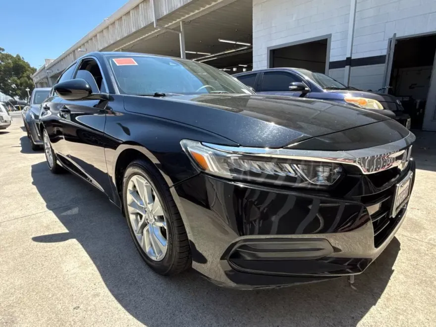 2018 Honda Accord LX photo 1