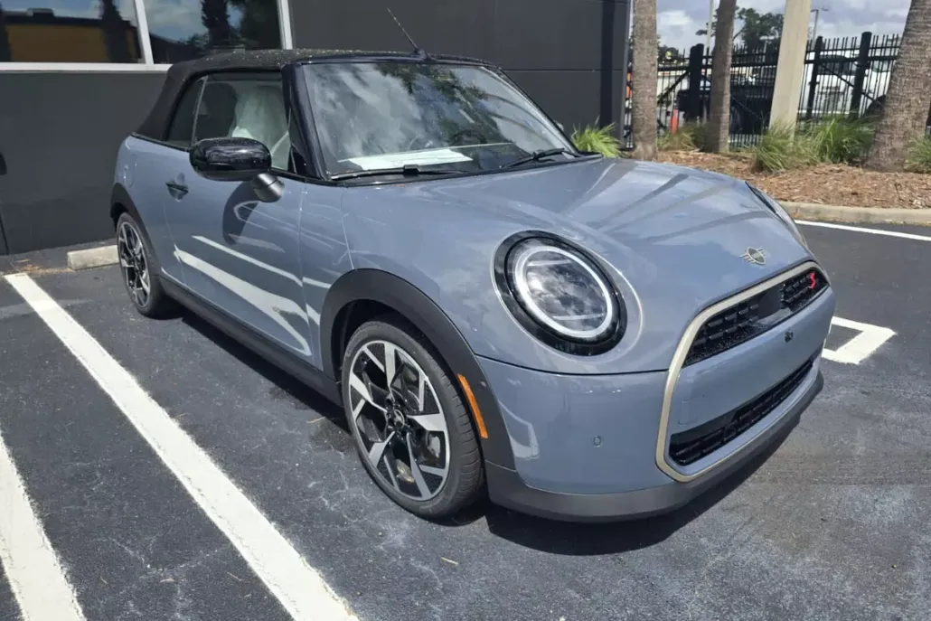 2025 Mini Cooper S Iconic photo 1