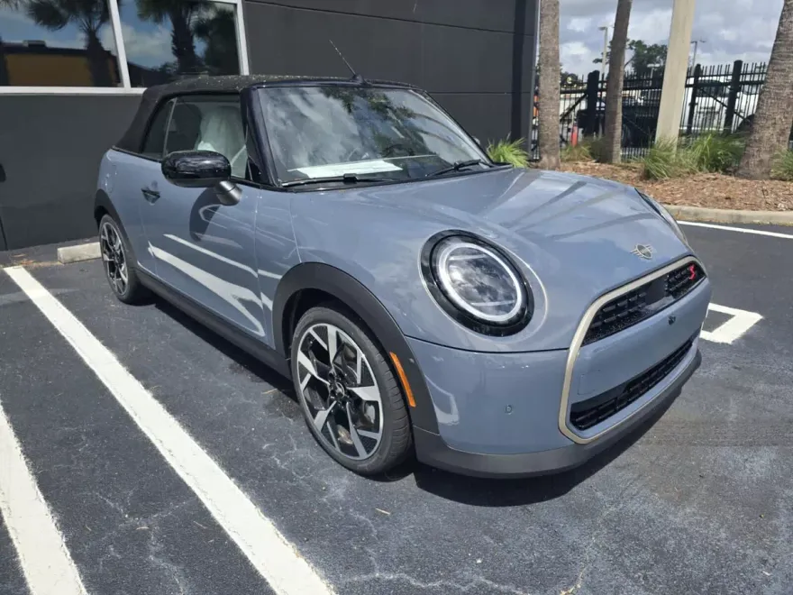 2025 Mini Cooper S Iconic photo 1