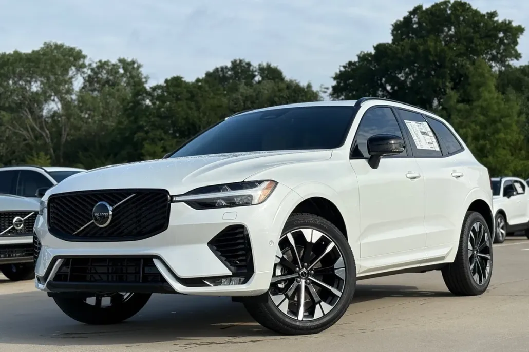 2026 Volvo XC60 B5 Plus photo 1