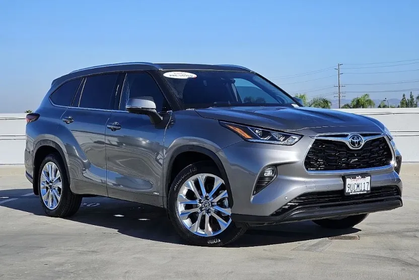 2025 Toyota Highlander Hybrid Limited photo 1