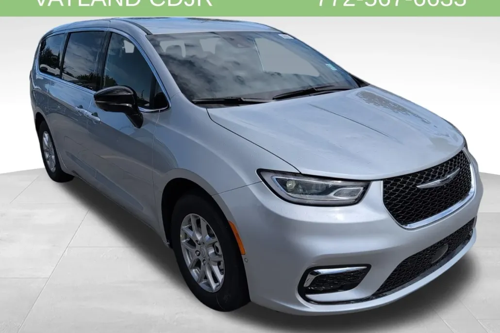 2026 Chrysler Pacifica photo 1