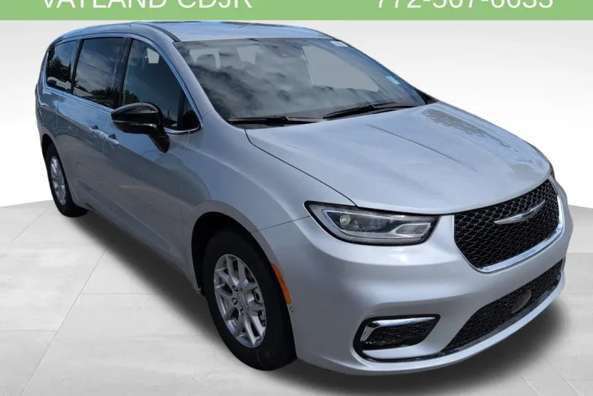 2026 Chrysler Pacifica photo 1