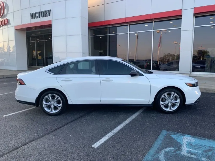 2023 Honda Accord LX photo 1