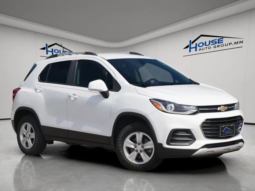 2022 Chevrolet Trax LT photo 1