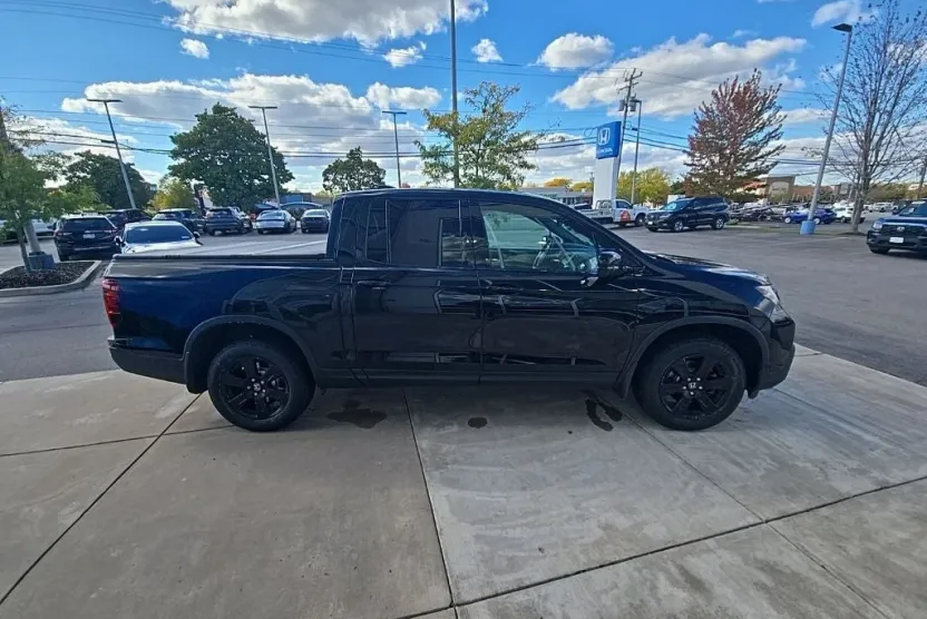 2019 Honda Ridgeline Black Edition photo 1