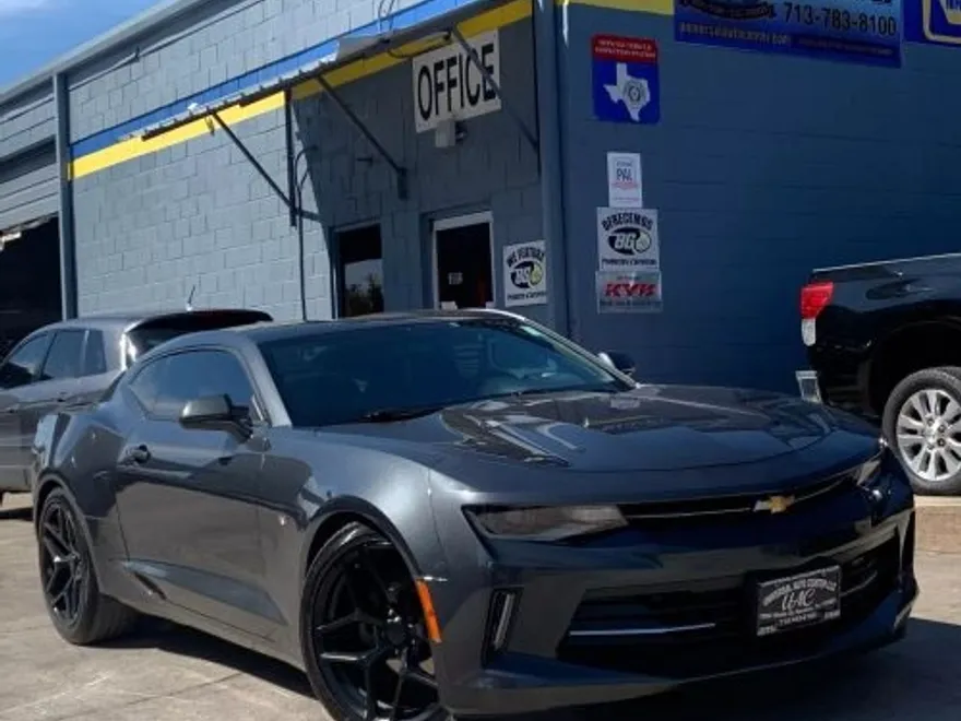 2017 Chevrolet Camaro Coupe photo 1