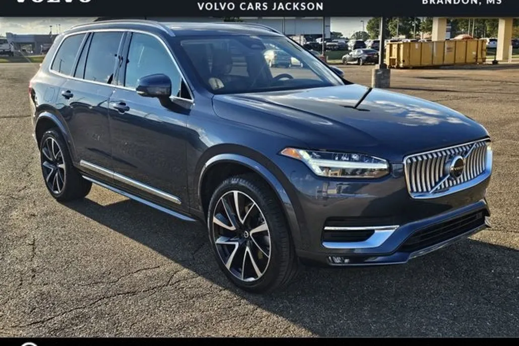 2023 Volvo XC90 B5 AWD Plus photo 1