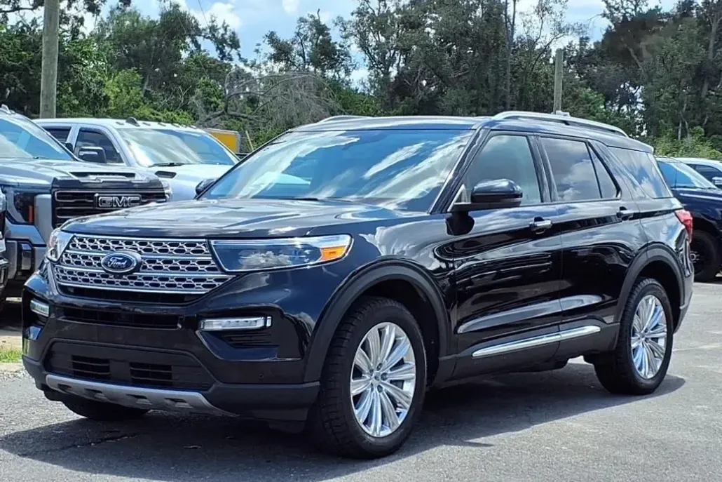 2023 Ford Explorer Limited photo 1