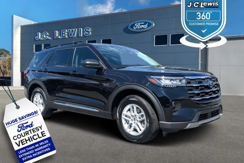 2025 Ford Explorer photo 1