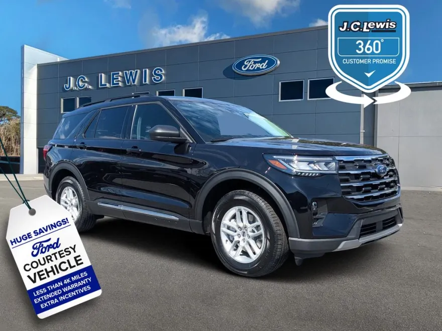 2025 Ford Explorer photo 1