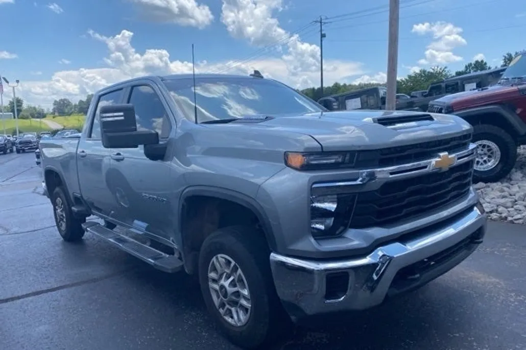 2024 Chevrolet Silverado 2500HD LT photo 1