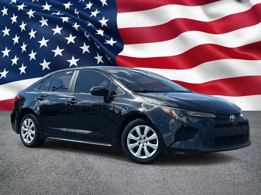2022 Toyota Corolla LE photo 1