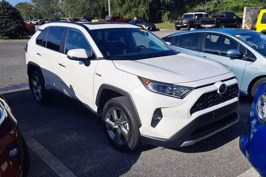 2020 Toyota RAV4 Limited photo 1