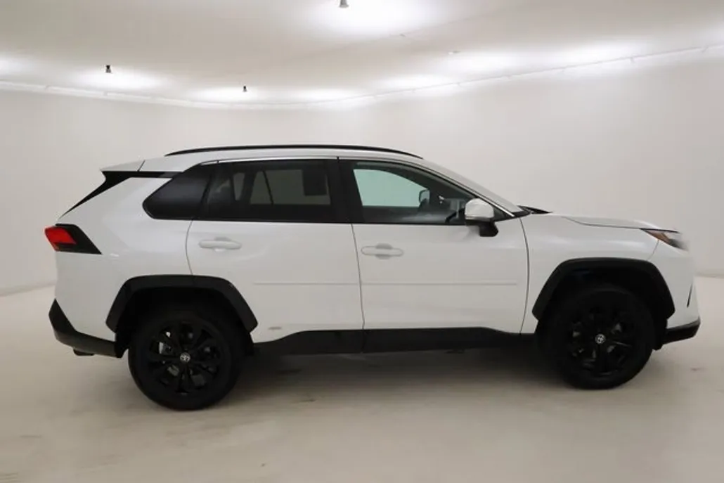 2024 Toyota RAV4 SE photo 1