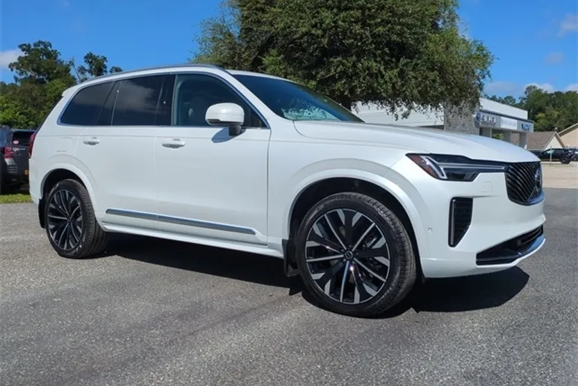 2026 Volvo XC90 T8 Plus photo 1