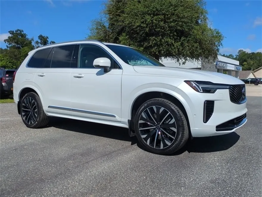 2026 Volvo XC90 T8 Plus photo 1