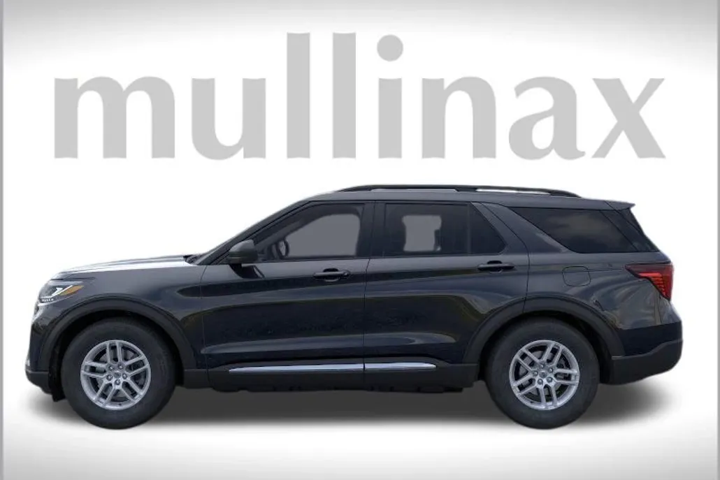 2025 Ford Explorer photo 1