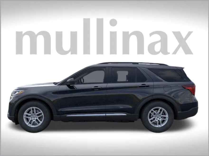 2025 Ford Explorer photo 1