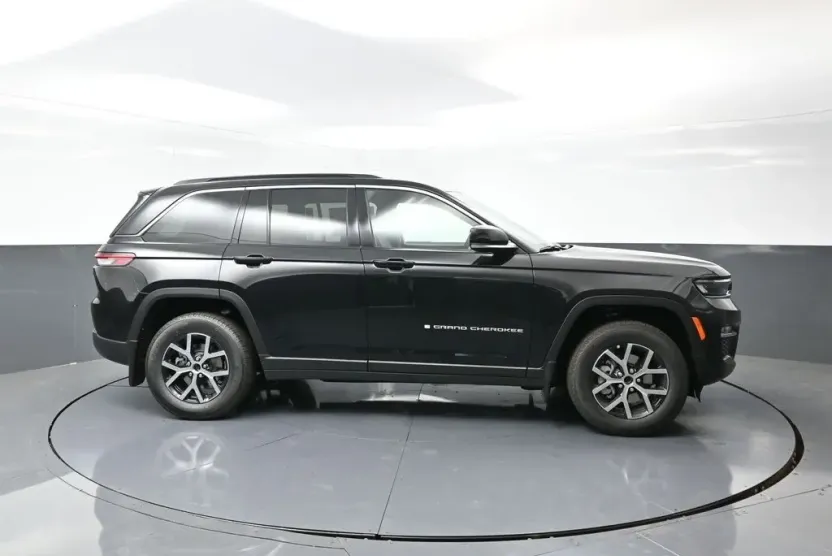2025 Jeep Grand Cherokee Limited photo 1